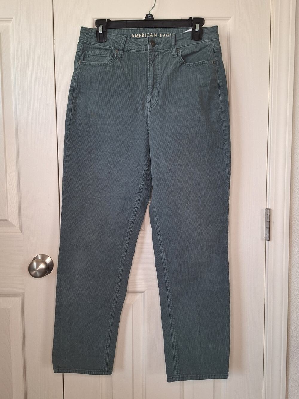 AMERICAN EAGLE Retro Green Corduroy Mom Straight Jean Size 8 Regular